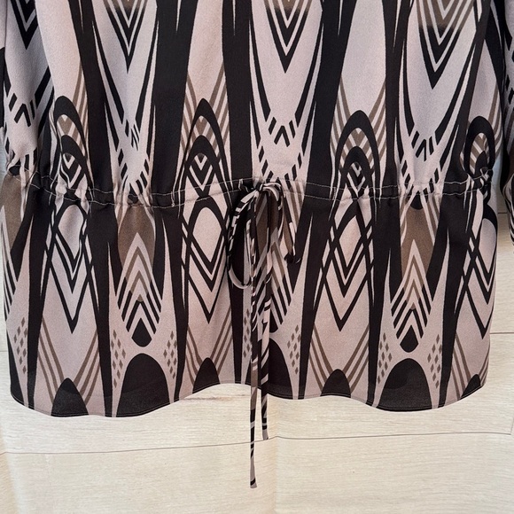 Banana Republic Black and Taupe Patterned Blouse NWOT XS - Picture 5 of 6